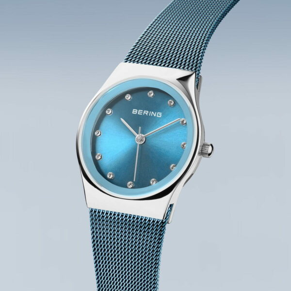 Elegant schicke Uhr "Classic" in glänzender Silberfarbe und grünlich schimmerndem Zifferblatt