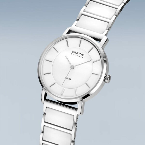 Elegant schicke Uhr "Solar" in glänzender Silberfarbe mit weißem Zifferblatt