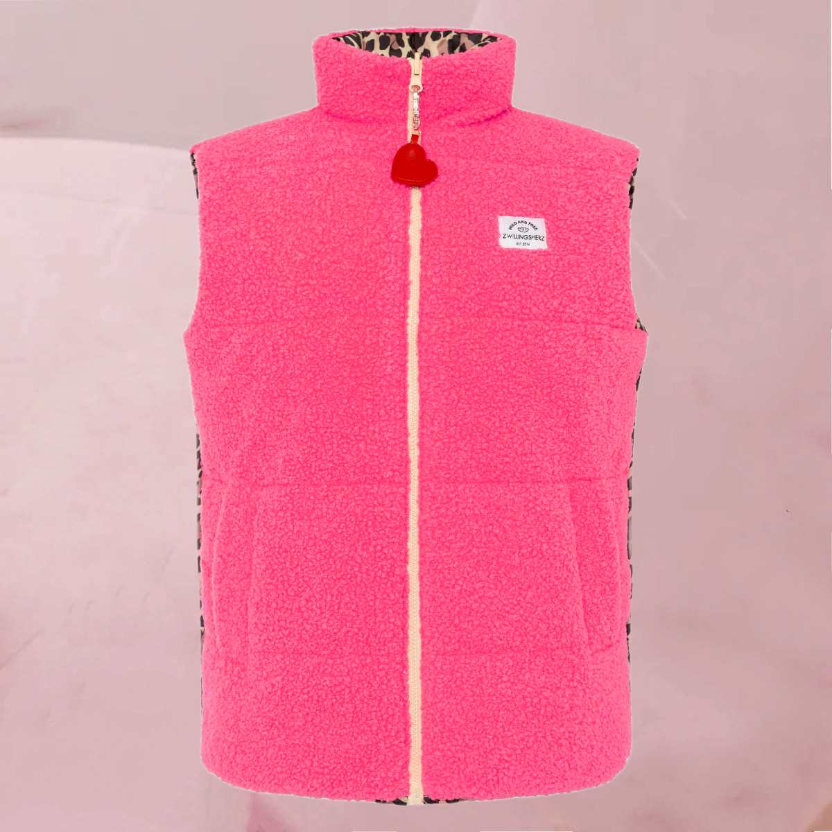 Coole, kuschelige Wendeweste "Leo Teddy" in Neonpink und Leo-Muster von Zwillingsherz