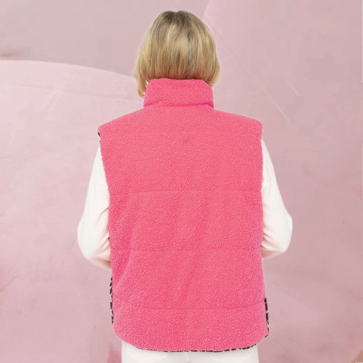 Coole, kuschelige Wendeweste "Leo Teddy" in Neonpink und Leo-Muster von Zwillingsherz