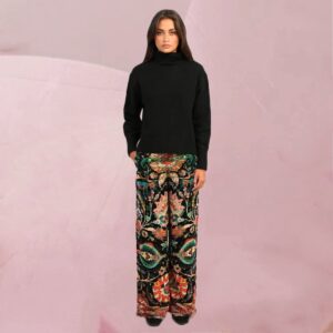 Lassig-coole Hose "Rossyla" mit farbenfrohem Muster auf Schwarz von An'ge