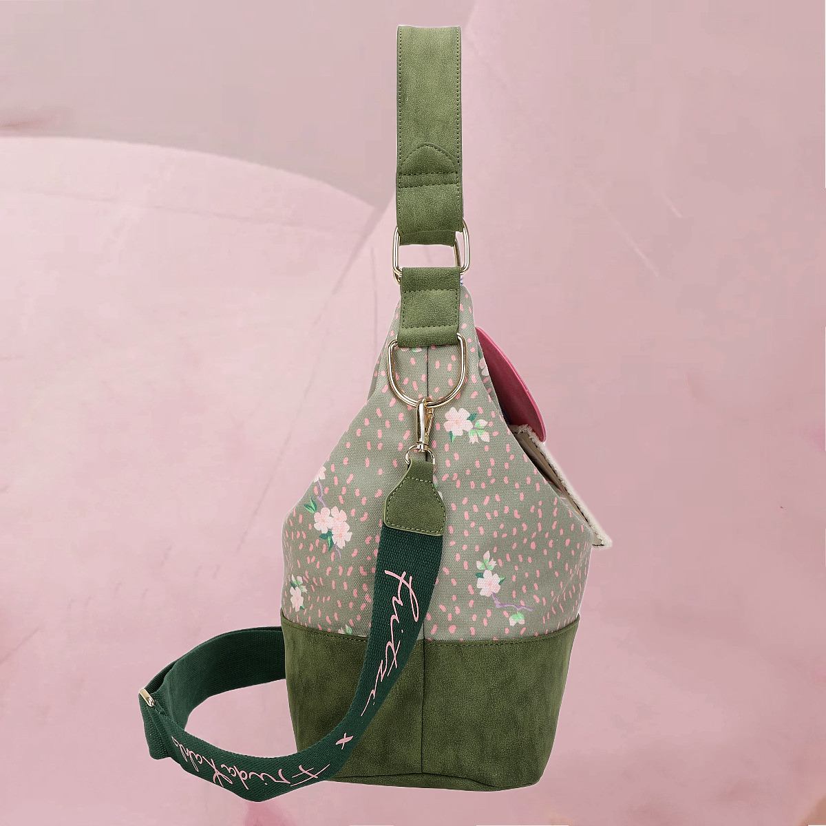 Coole Tasche "Fritzi x Frida Kahlo" mit Blüten-Illustrationen auf Grün von fritzi