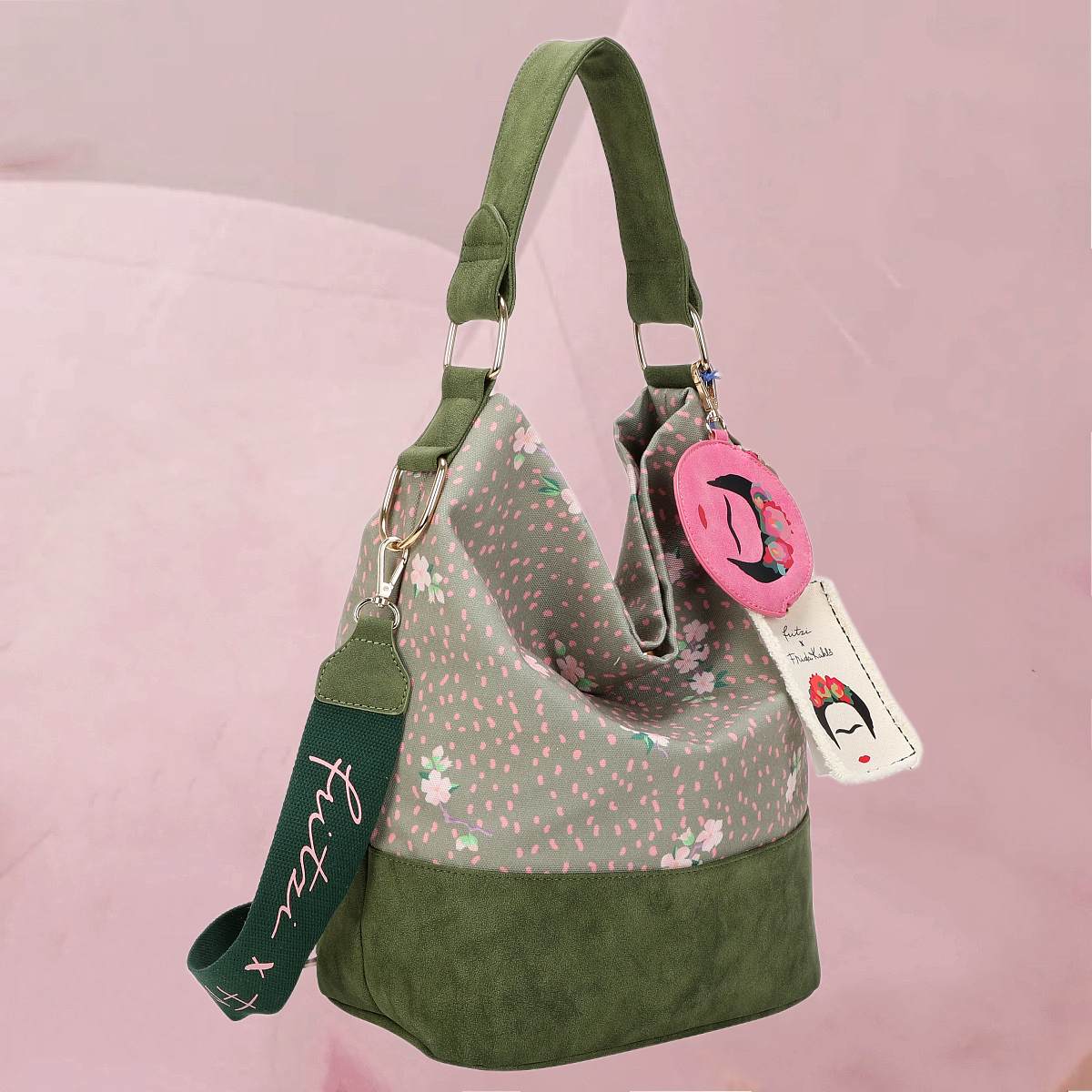 Coole Tasche "Fritzi x Frida Kahlo" mit Blüten-Illustrationen auf Grün von fritzi