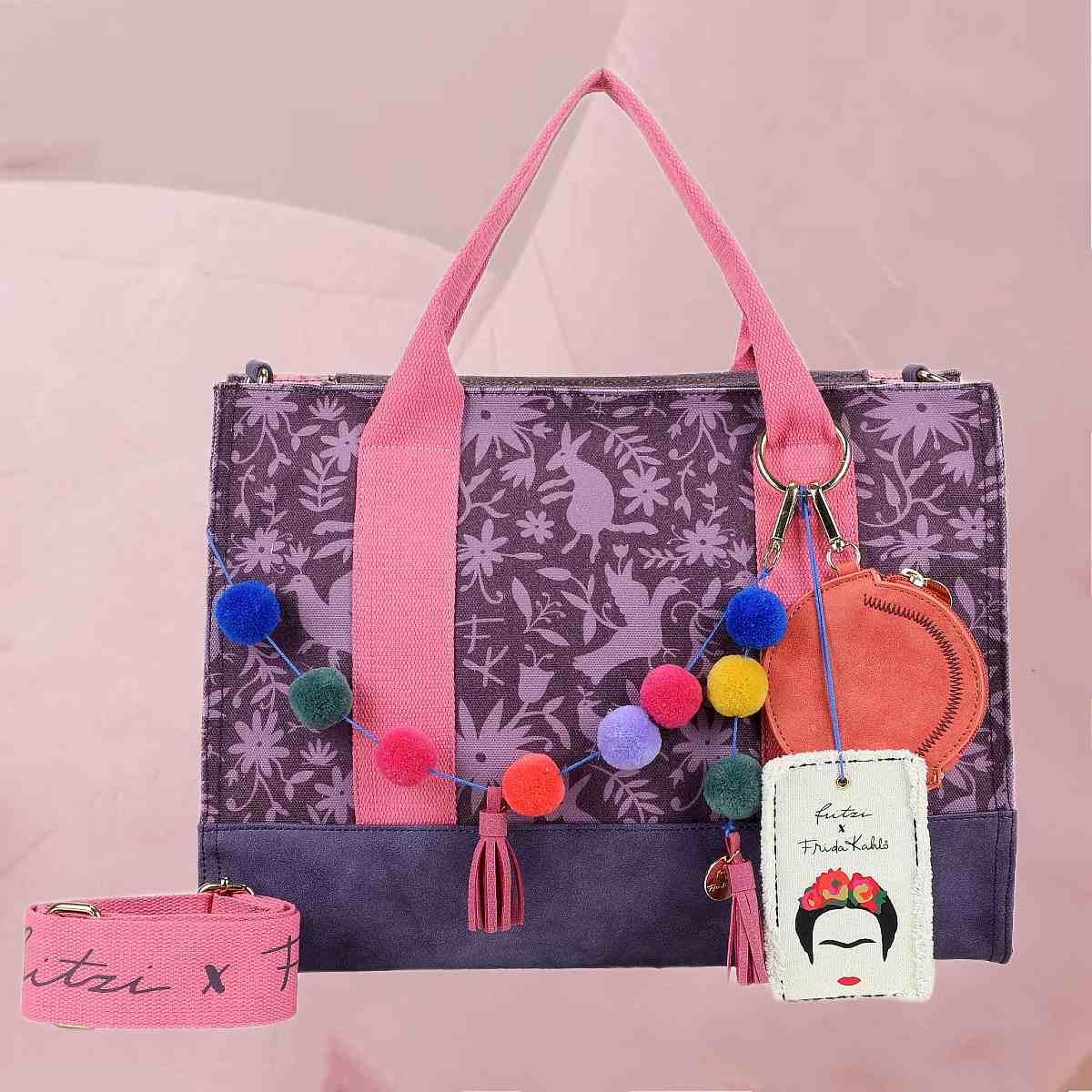 Flotter Shopper "Fritzi x Frida Kahlo Tote Bag" in Lila mit dekorativen, bunten Pompons von fritzi