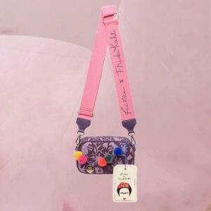 Hübsche Schultertasche "Fritzi x Frida Kahlo Easy Go" in Lila mit bunten Pompons von fritzi