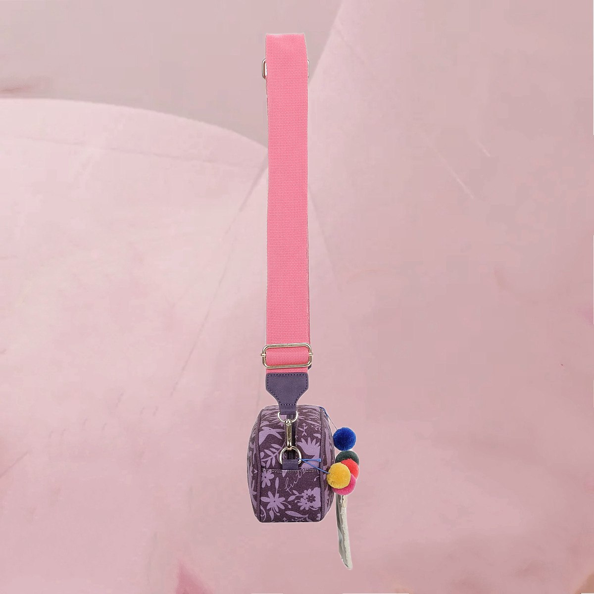 Hübsche Schultertasche "Fritzi x Frida Kahlo Easy Go" in Lila mit bunten Pompons von fritzi