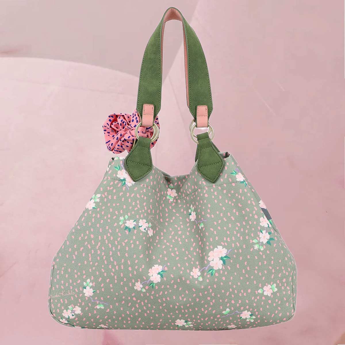 Hübscher Shopper "Fritzi x Frida Kahlo Izzy Medium" mit All-Over-Blümchen-Print auf Grün von fritzi