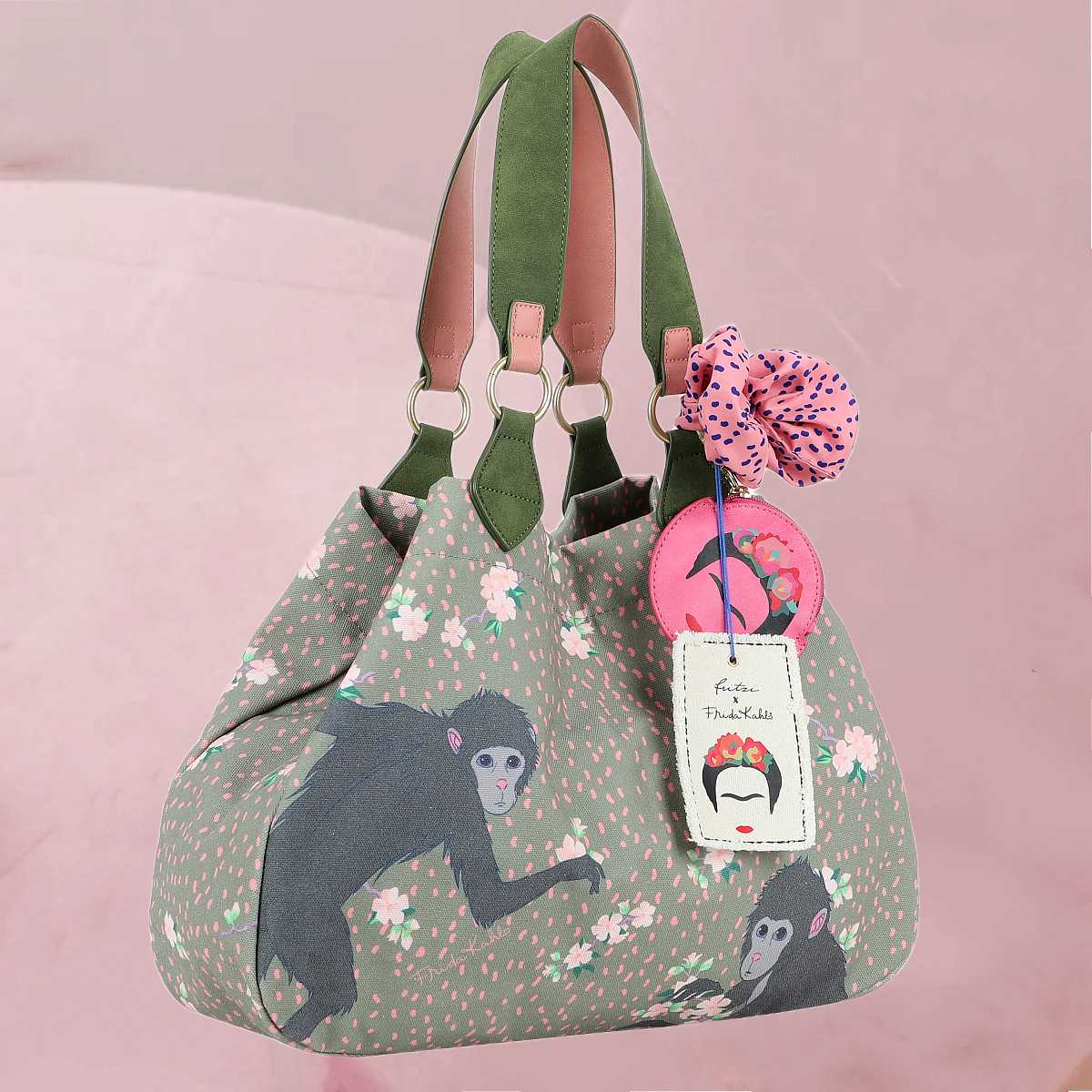 Hübscher Shopper "Fritzi x Frida Kahlo Izzy Medium" mit All-Over-Blümchen-Print auf Grün von fritzi