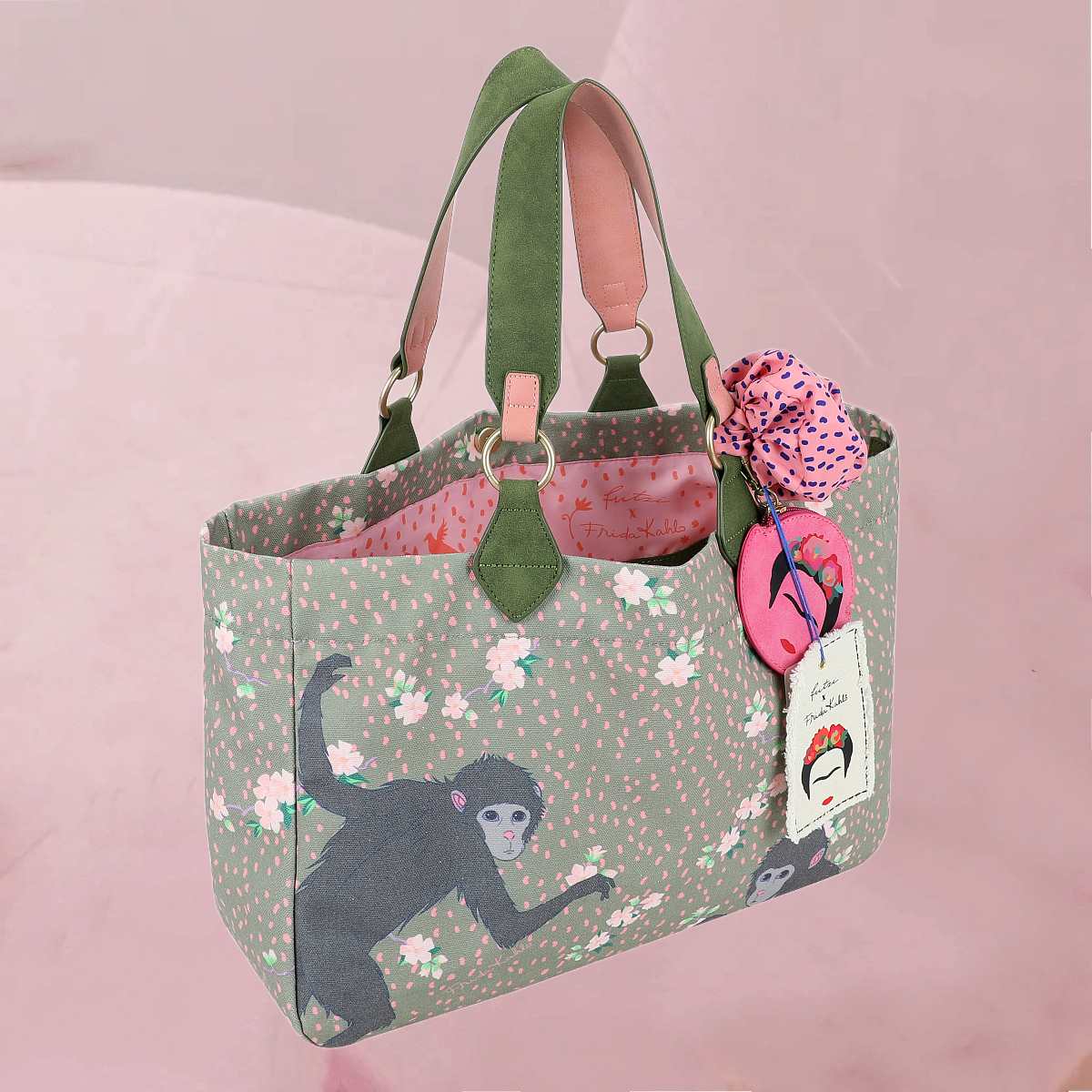 Hübscher Shopper "Fritzi x Frida Kahlo Izzy Medium" mit All-Over-Blümchen-Print auf Grün von fritzi