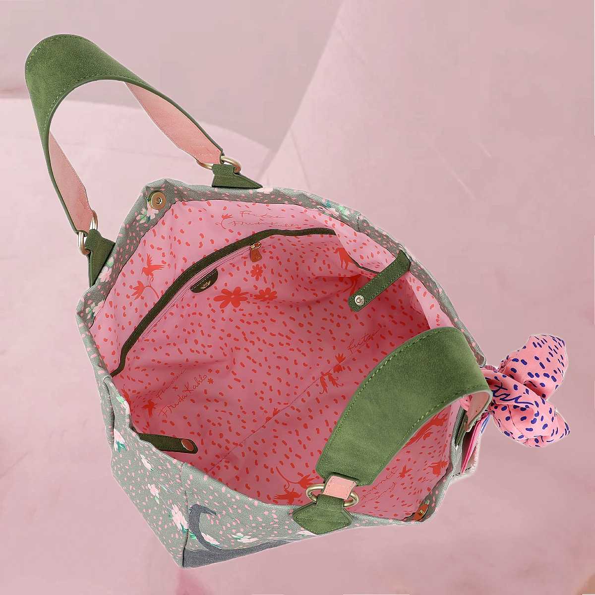 Hübscher Shopper "Fritzi x Frida Kahlo Izzy Medium" mit All-Over-Blümchen-Print auf Grün von fritzi