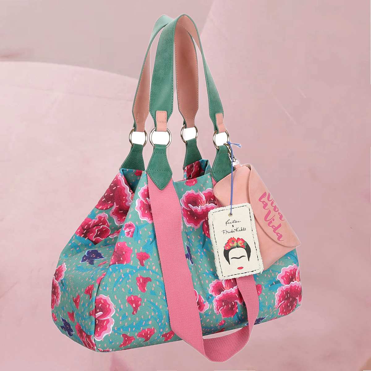 Flotter Shopper "Fritzi x Frida Kahlo Izzy Medium Flower" mit pinkfarbenen Blumen auf Grün von fritzi