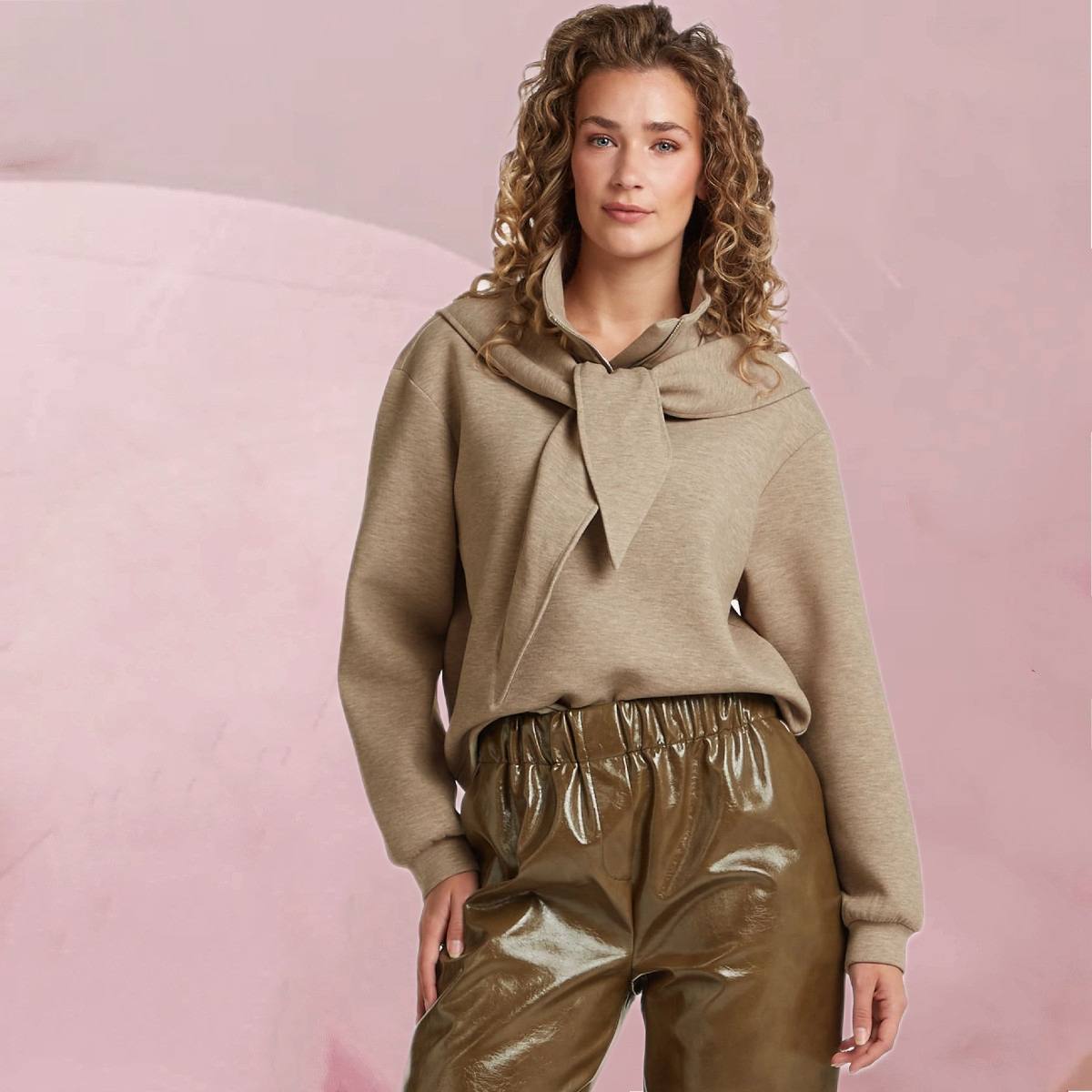 Cooles Sweatshirt "Hilde Sweat" mit passendem Schal in Beige-Melange von Circle Of Trust