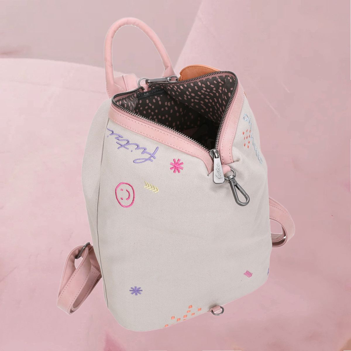 Flotter Backpack-Rucksack "Marit Limited Embro Fun" mit süßen Stickereien auf Sandfarben von fritzi