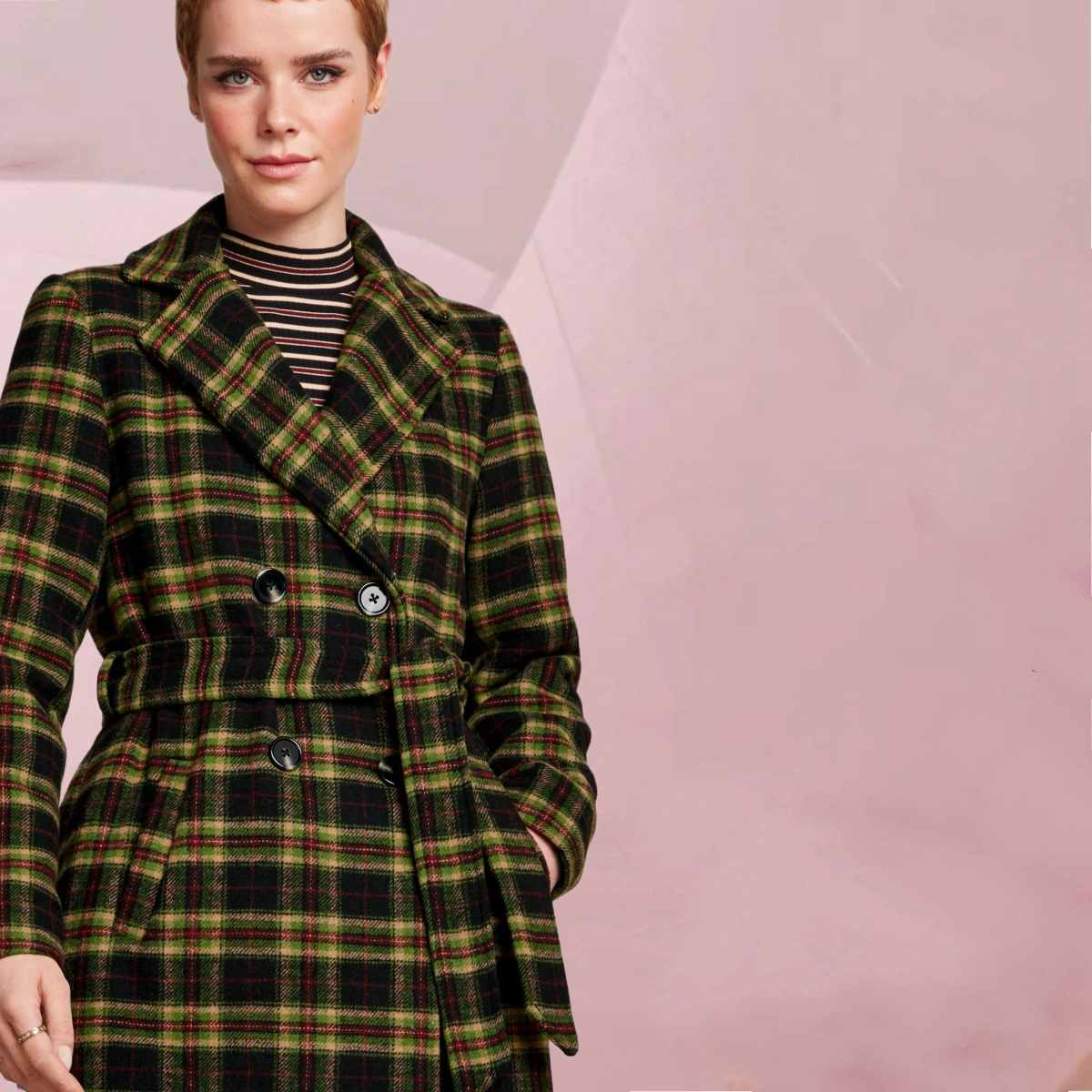 Elegant cooler Wintermantel "Robin Coat Charonne" im klassischen Karo-Muster auf Schwarz von King Louie