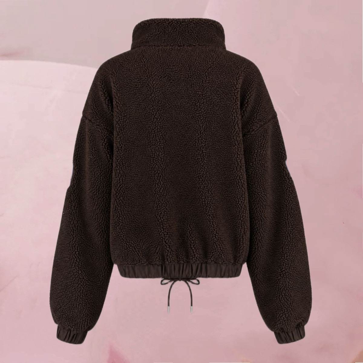 Cool-flauschiger Teddy-Pullover "Trui Dagmar Hot Fudge" mit farbenfrohen Ski-Aufnähern auf Dunkelbraun von Harper & Yve