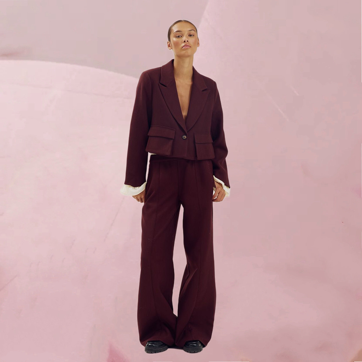 Fesch-moderne Hose „Broek Lilian Red Port“ in feinem Dunkelbordeaux von Harper & Yve