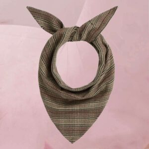 Kuschelig hübscher Dreiecksschal "Noé Scarf Raw Umber" in Braun-Beige kariert von Circle Of Trust