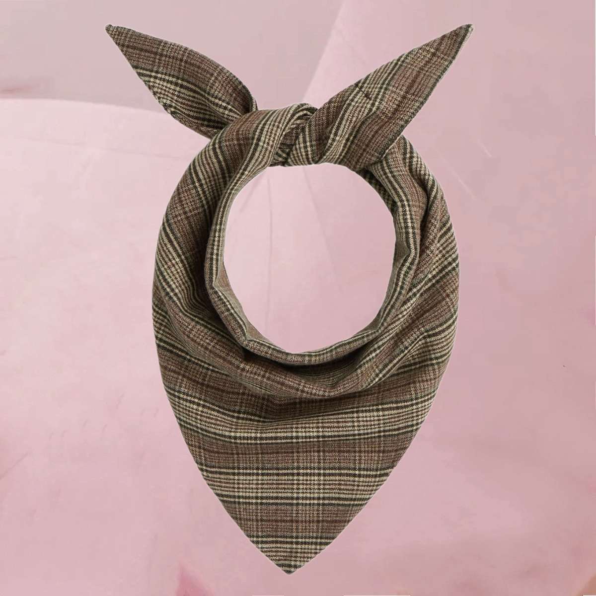 Kuschelig hübscher Dreiecksschal "Noé Scarf Raw Umber" in Braun-Beige kariert von Circle Of Trust