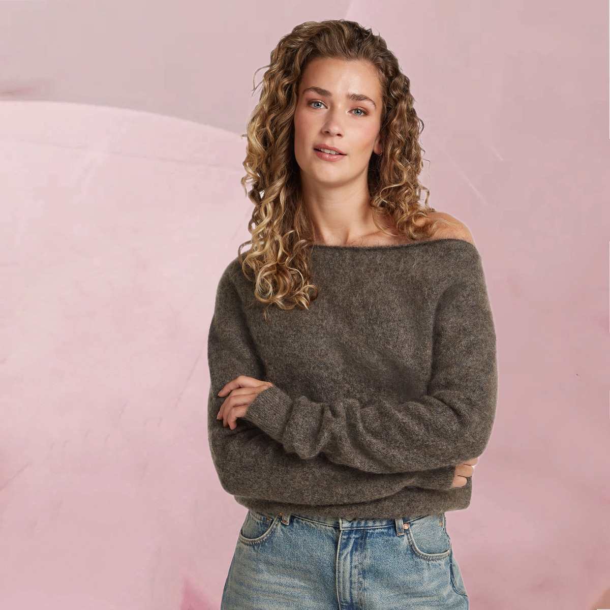 Flotter Strickpullover "River Knit Raw Umber" mit weitem Ausschnitt in meliertem Braun