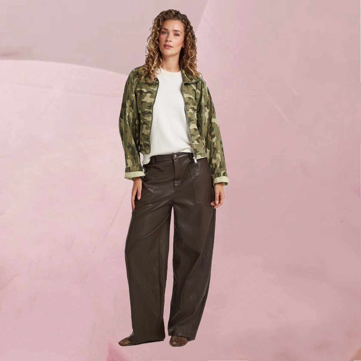 Lässig hübsche Hose "Saige Pants Espresso" aus Kunstleder in Dunkelbraun von Circle Of Trust