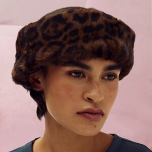 Flauschig wärmendes Haarband "Tyla-Headband Lexie Leopard" im Leo-Style auf Dunkelbraun von Harper & Yve